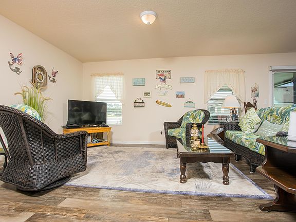 5th image of 227 Blue Creek Way