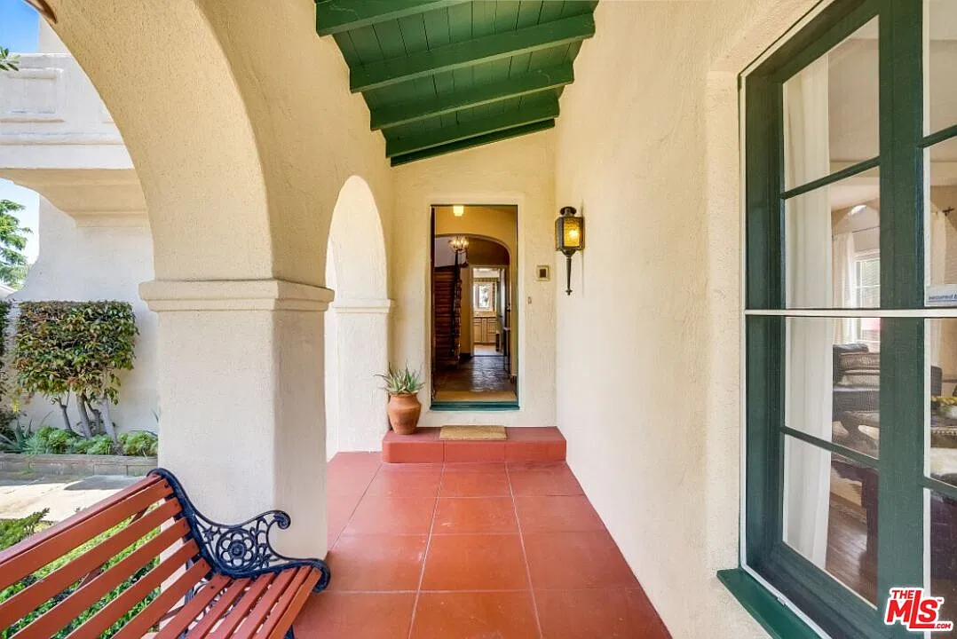 4 bed, 3.0 bath, 2436 sqft, $9,500 — Photo 2
