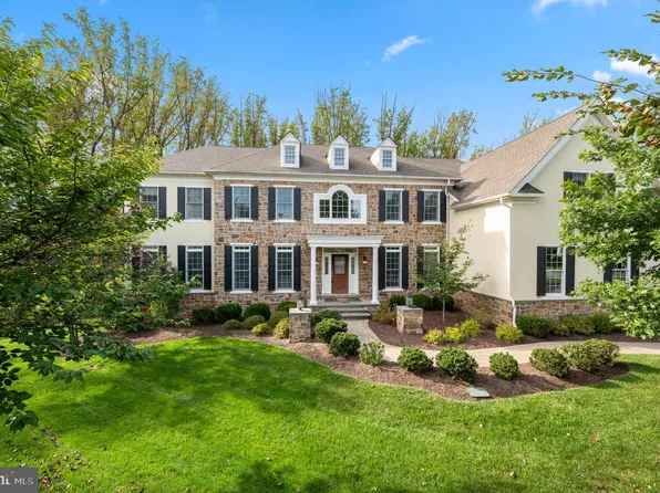 3917 Woodland Dr, Newtown Square, PA 19073