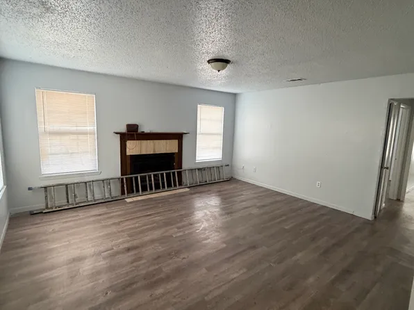320 S Center St, Grand Prairie, TX