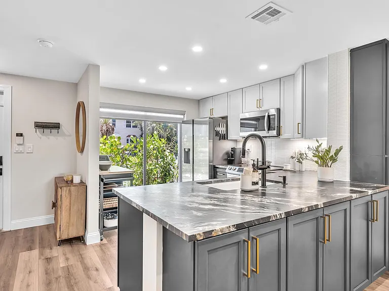 1801 NE 15th Ave #1801 — Photo 17