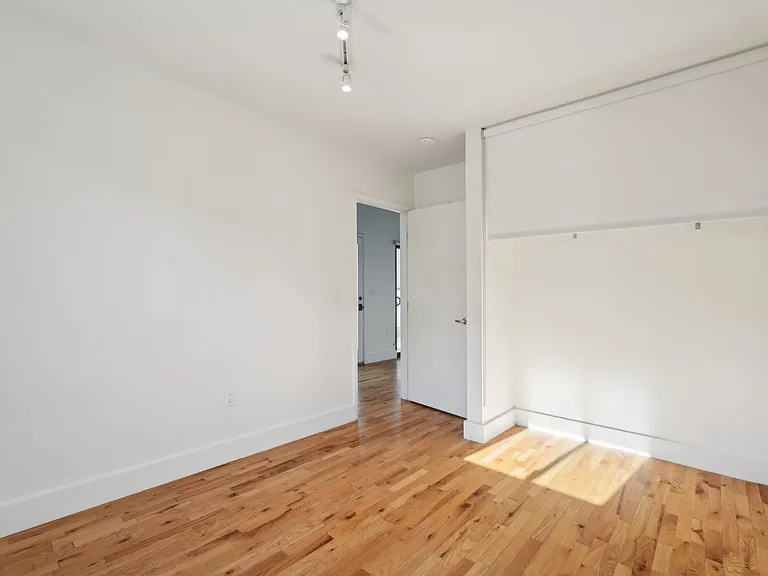 251 Rosemont Ave #1/2 — Photo 12