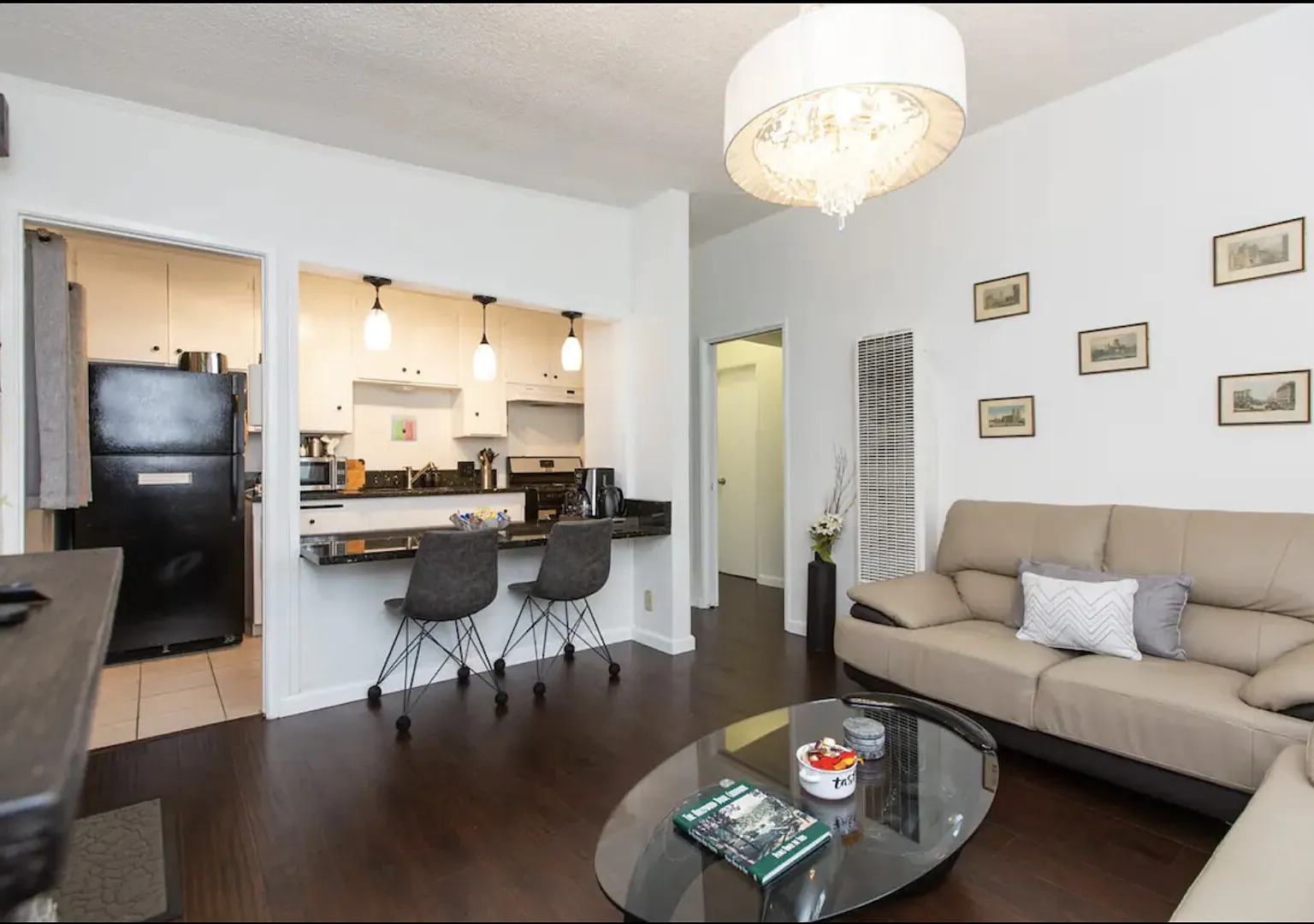 Naughty & Nice WeHo 1bd/1ba — Photo 2
