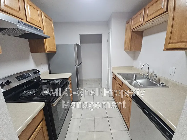 3409 Green Briar Cir #2 — Photo 23