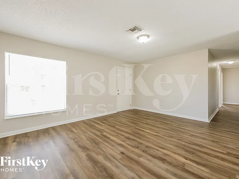 110 Dartmouth Dr NW — Photo 3
