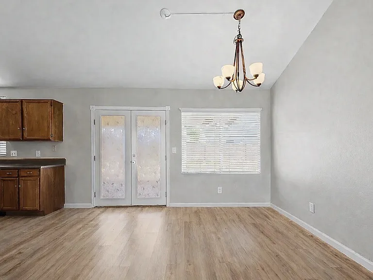 1118 E Utopia Rd — Photo 3