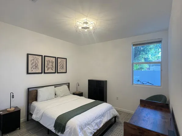 160 NE 57th St, Miami, FL