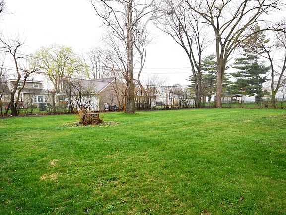 3rd image of 550 Sandra Ave