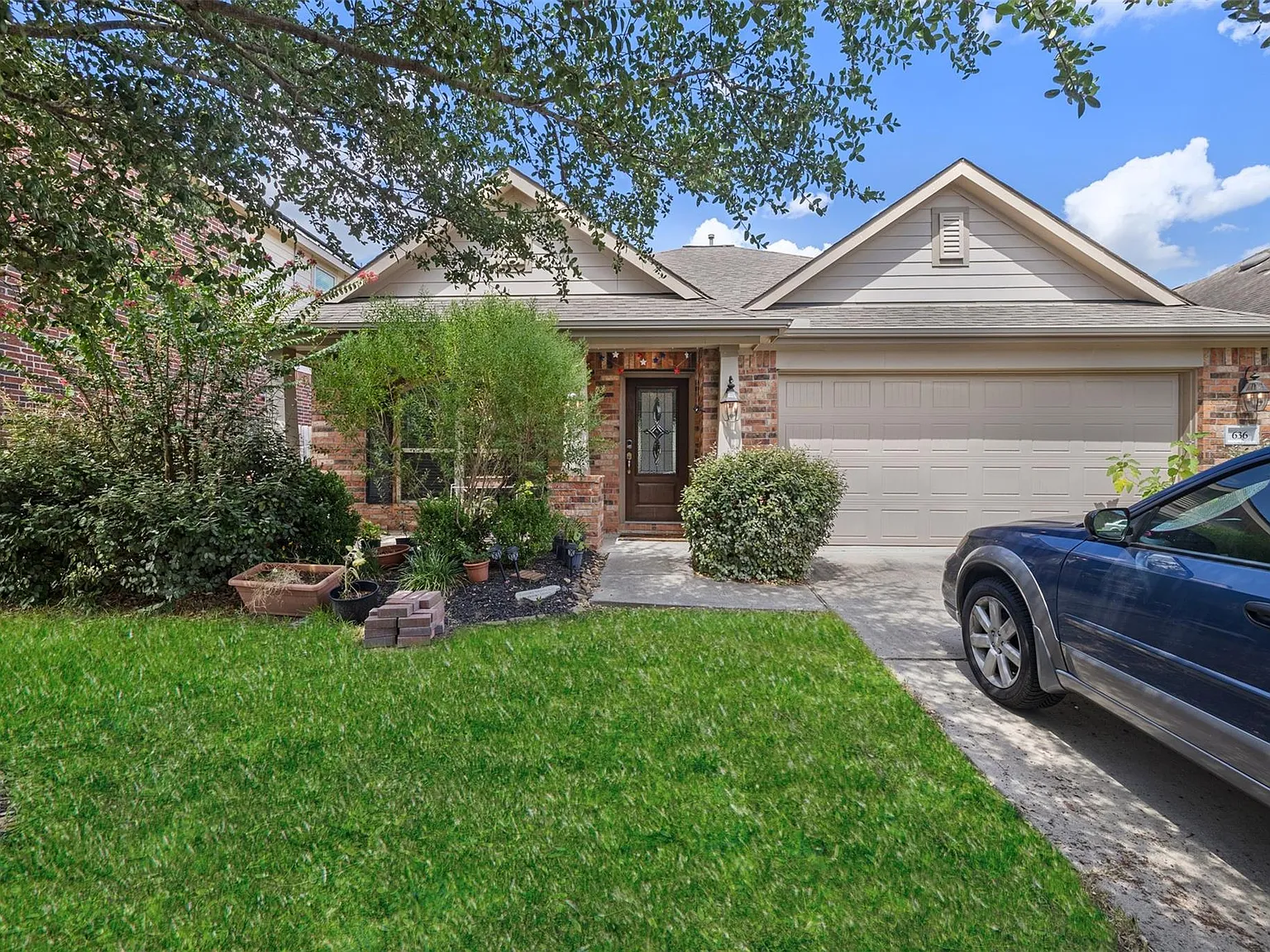 3 bed, 2.0 bath, 1628 sqft, $1,900 — Photo 1