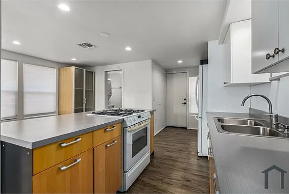 1030 E Polk St — Photo 32