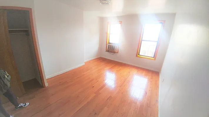 Rented by Downtown Mgt & Realty LLC | media 4