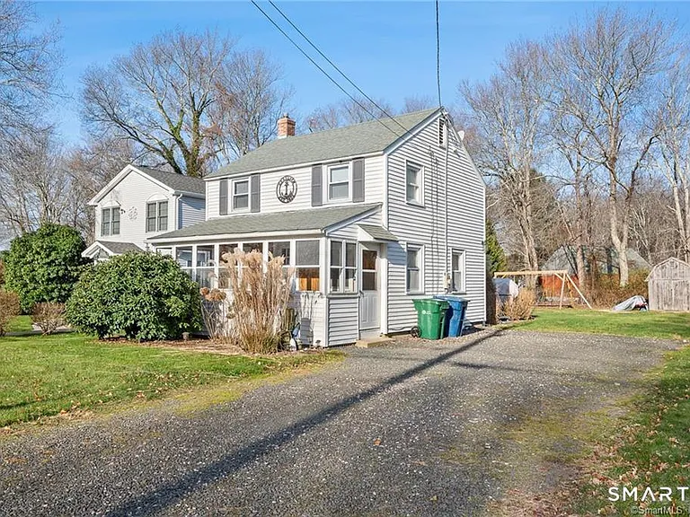 121 Shore Rd — Photo 1