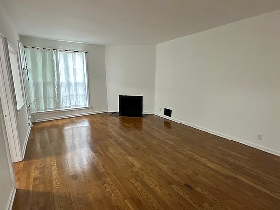 5th image of 1006 N Doheny Dr APT 9