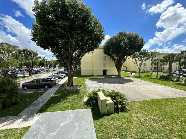 1875 W 56th St APT 301, Hialeah, FL 33012