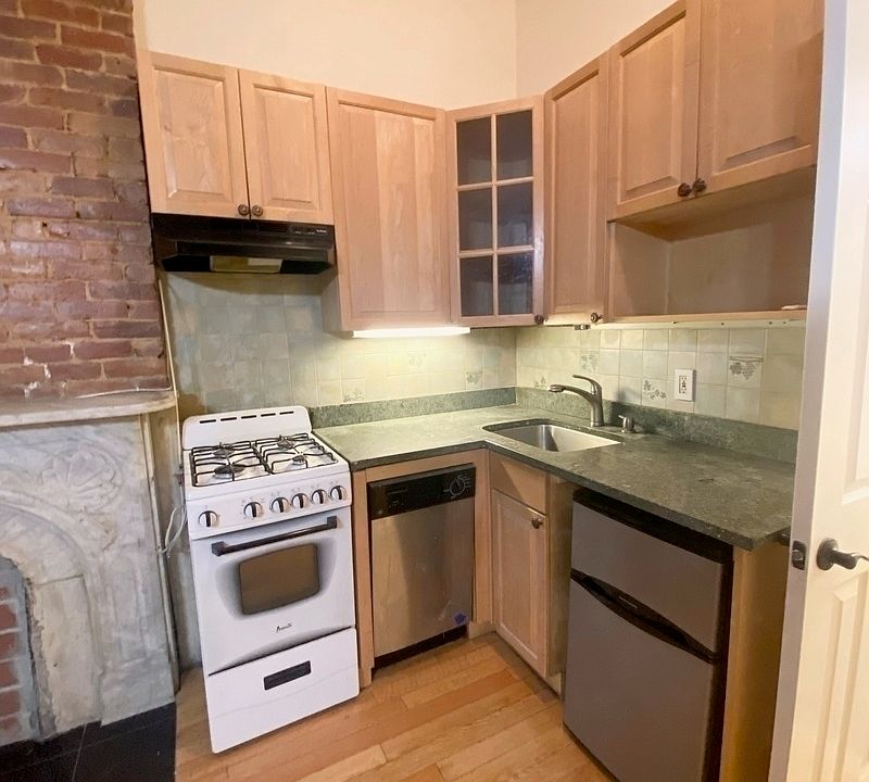 2nd image of 47 E 30th St #1BA