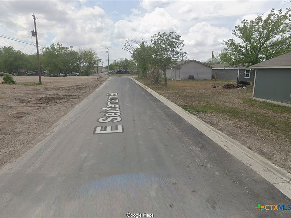2nd image of 211 E Seideman St