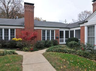 810 N McKnight Rd, Saint Louis, MO 63132