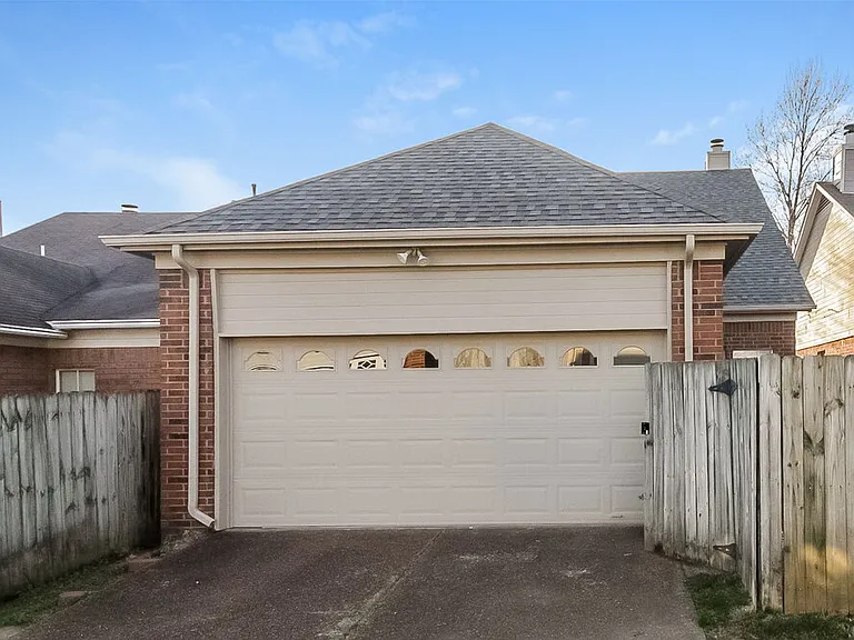 600 Ashley Glen Cir W — Photo 20