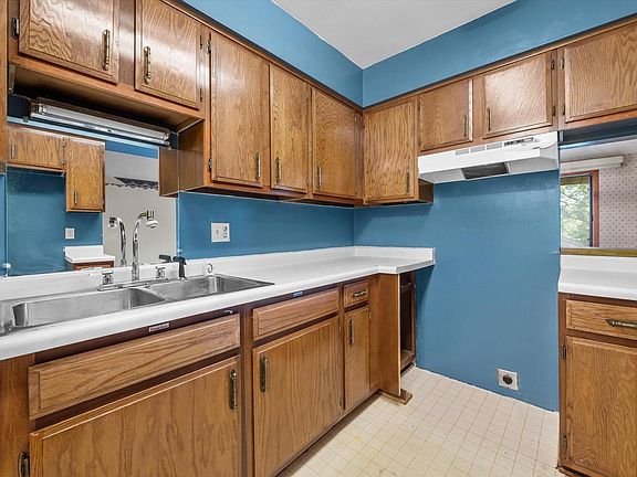 2nd image of 306 Sheffield ROAD #3
