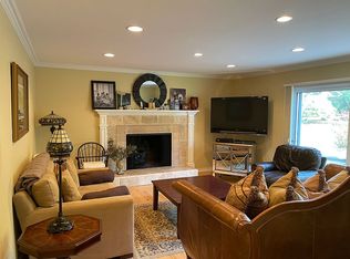 4423 Apple Valley Ln, West Bloomfield, MI 48323