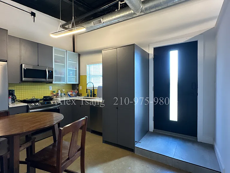 811 Montana St #1301 — Photo 4