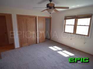 3199 3rd St, Marion, IA 52302