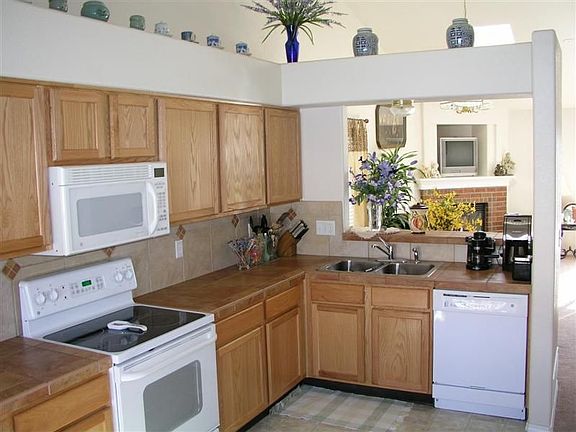 Open Kitchen with eat in nook