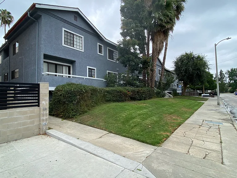 11312 Morrison St #21 — Photo 2