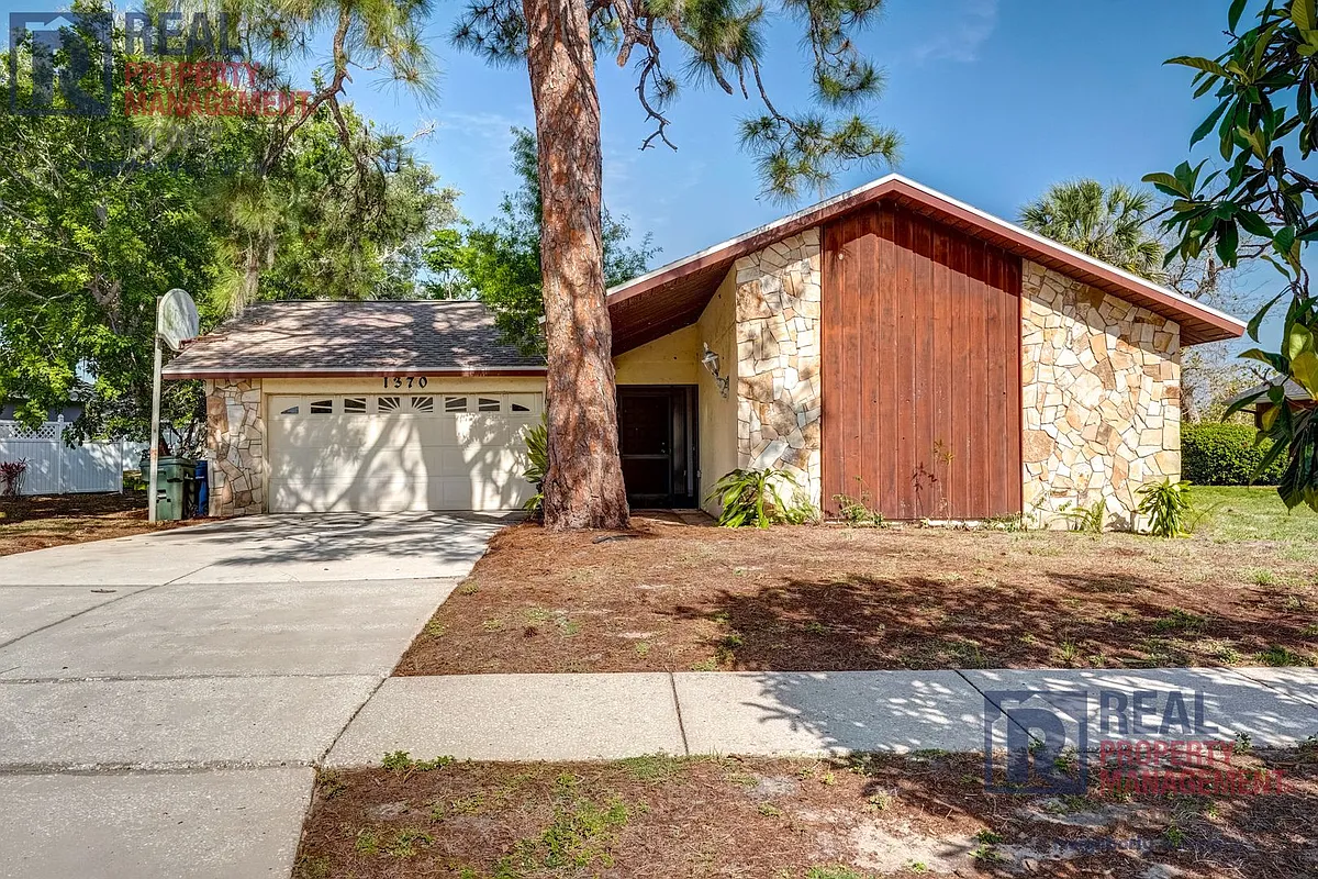 Building Photo - 1370 Palmwood Dr