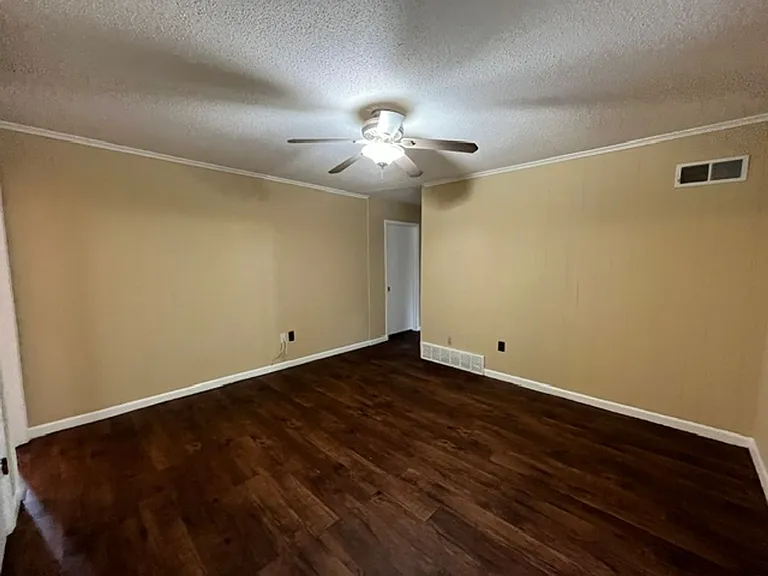 5751 Chapel Hill Dr — Photo 9
