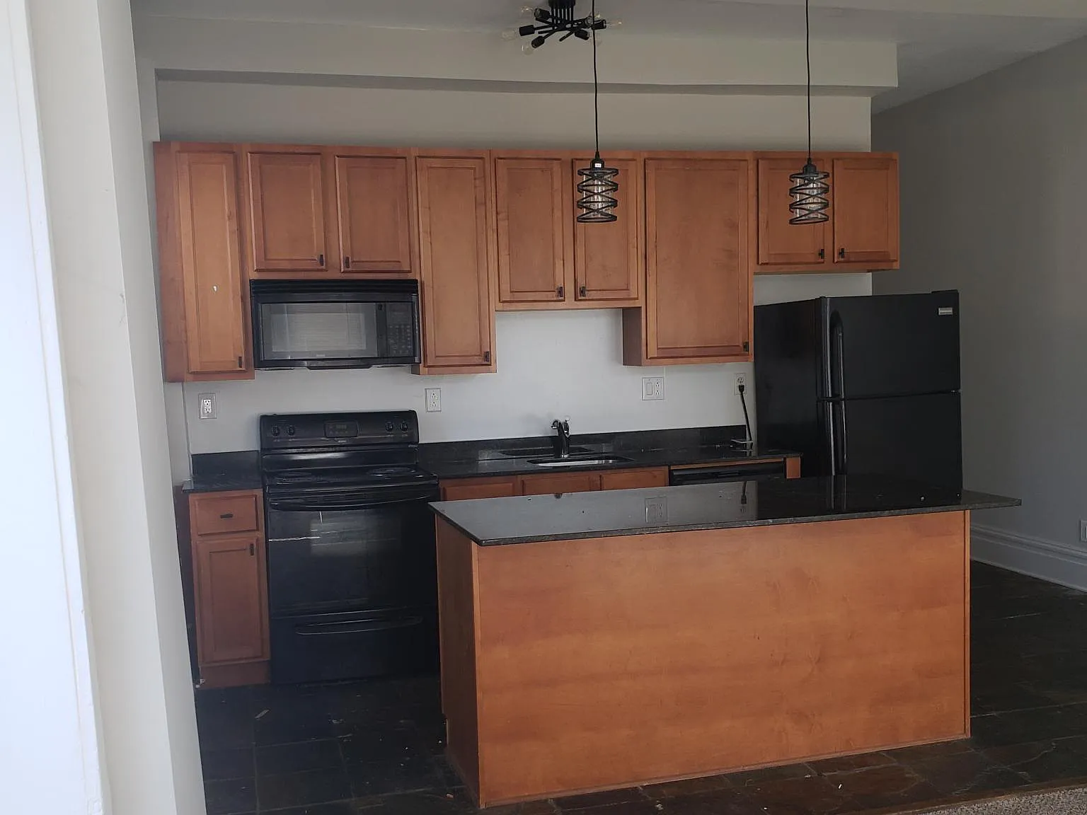 1 bed, 700 sqft, $1,050 — Photo 2