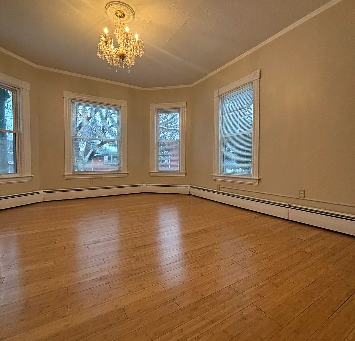 2 bed, 1.0 bath, 950 sqft, $1,900 — Photo 2
