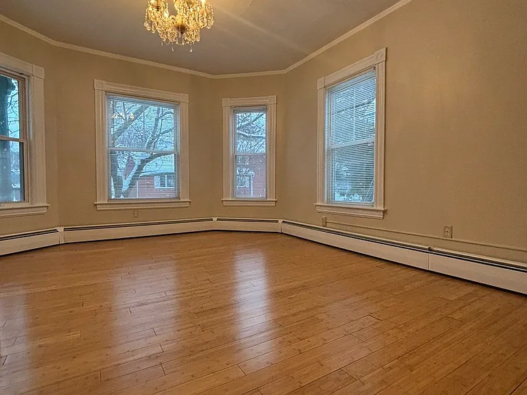 100 Ashland St #2 — Photo 2