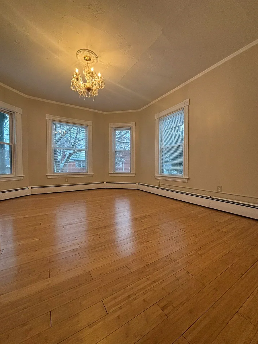 Building Photo - 100 Ashland St #2