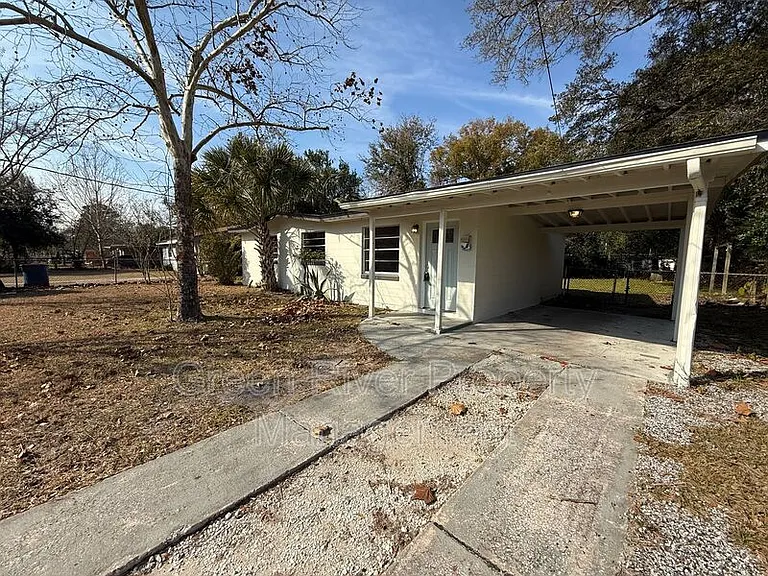 1033 Ake Ln — Photo 2