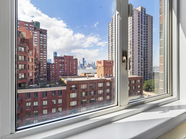 225 Rector Place image 11 of 18