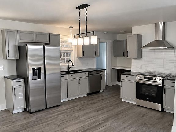 5th image of 3210 Grapevine Court W
