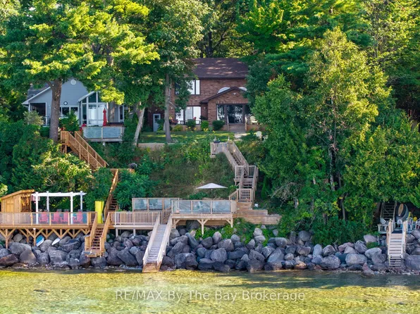 38 Willow Dr, Tiny, ON L0L 1P1