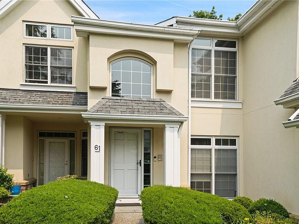 1st image of 61 Doral Greens Drive W