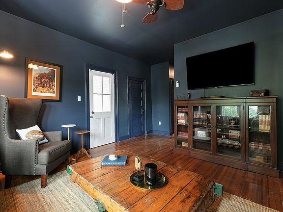 2nd image of 9 Greenridge Pl #2