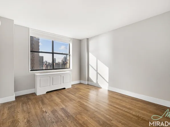 330 East 39th Street image 9 of 21