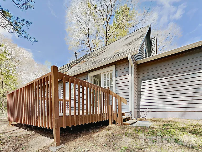 525 Windsor Dr SE — Photo 15