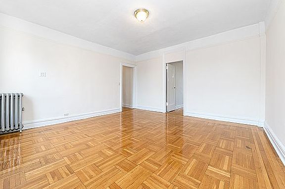 2nd image of 118 Post Ave #4/E