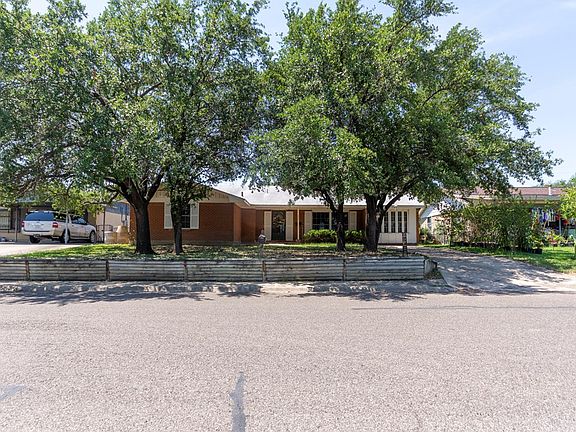 3rd image of 2380 Hillcrest Blvd