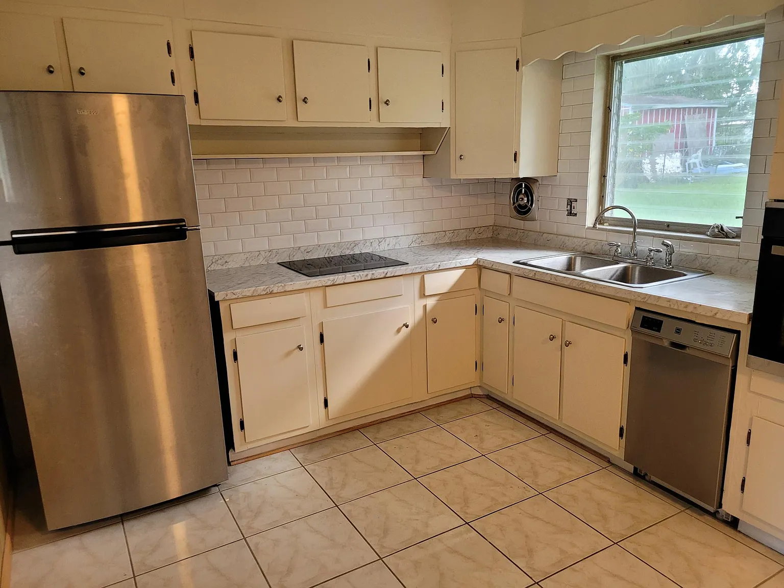 1721 Warfield Pl — Photo 3