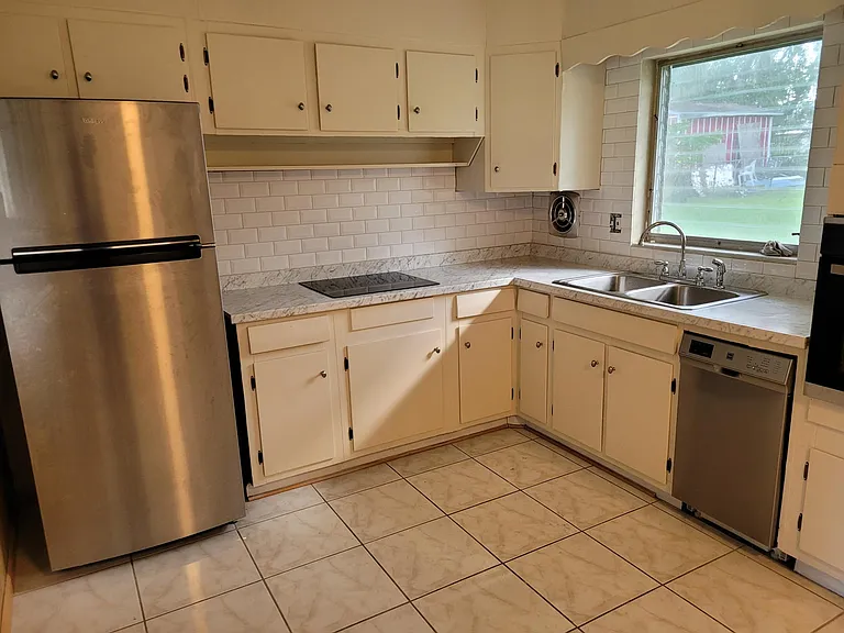 1721 Warfield Pl — Photo 3