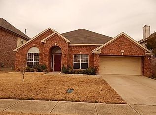 316 E Clover Park Dr, Fort Worth, TX 76140