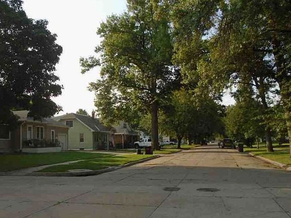 Exterior Neighborhood (street photo)