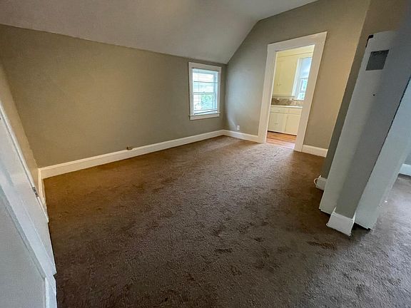 4th image of 803 Virginia St #B