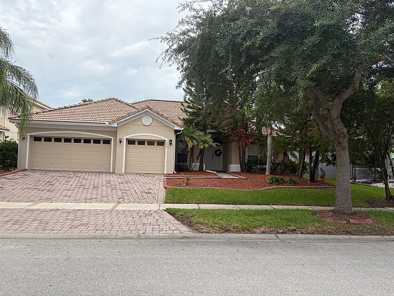 3761 Eagle Isle Cir — Photo 1